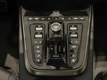 ASTON MARTIN DBX707 MJ 25