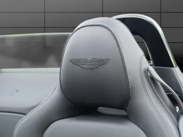 ASTON MARTIN V8 Vantage Roadster   NP. 283.000€