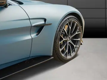 ASTON MARTIN V8 Vantage Roadster   NP. 283.000€