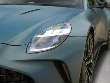 ASTON MARTIN V8 Vantage Roadster   NP. 283.000€