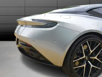 ASTON MARTIN DB12 Coupe