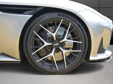 ASTON MARTIN DB12 Coupe
