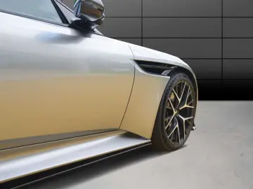 ASTON MARTIN DB12 Coupe