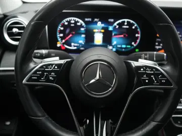 Mercedes-Benz E 220 d 9G-Tronic Avantgarde CarPlay Distronic