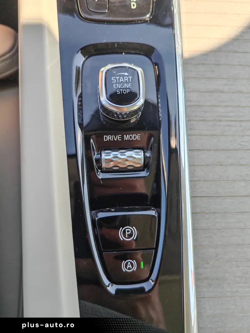 VOLVO XC 60 HYBRID PLUG-IN T8 AWD INSCRIPTION