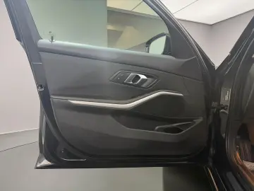 BMW 320d Limo xDrive Shadow-Line AHK WIDE LED CARPLA