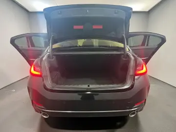 BMW 320d Limo xDrive Shadow-Line AHK WIDE LED CARPLA