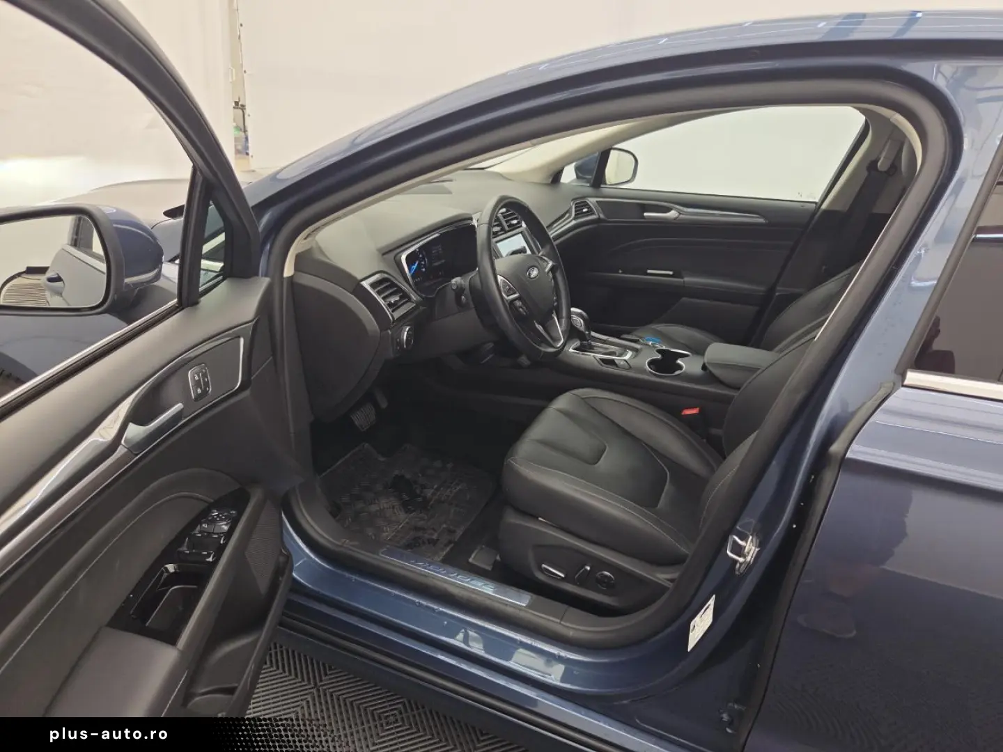 Ford Mondeo 2.0 Titanium HEV AT 187HP