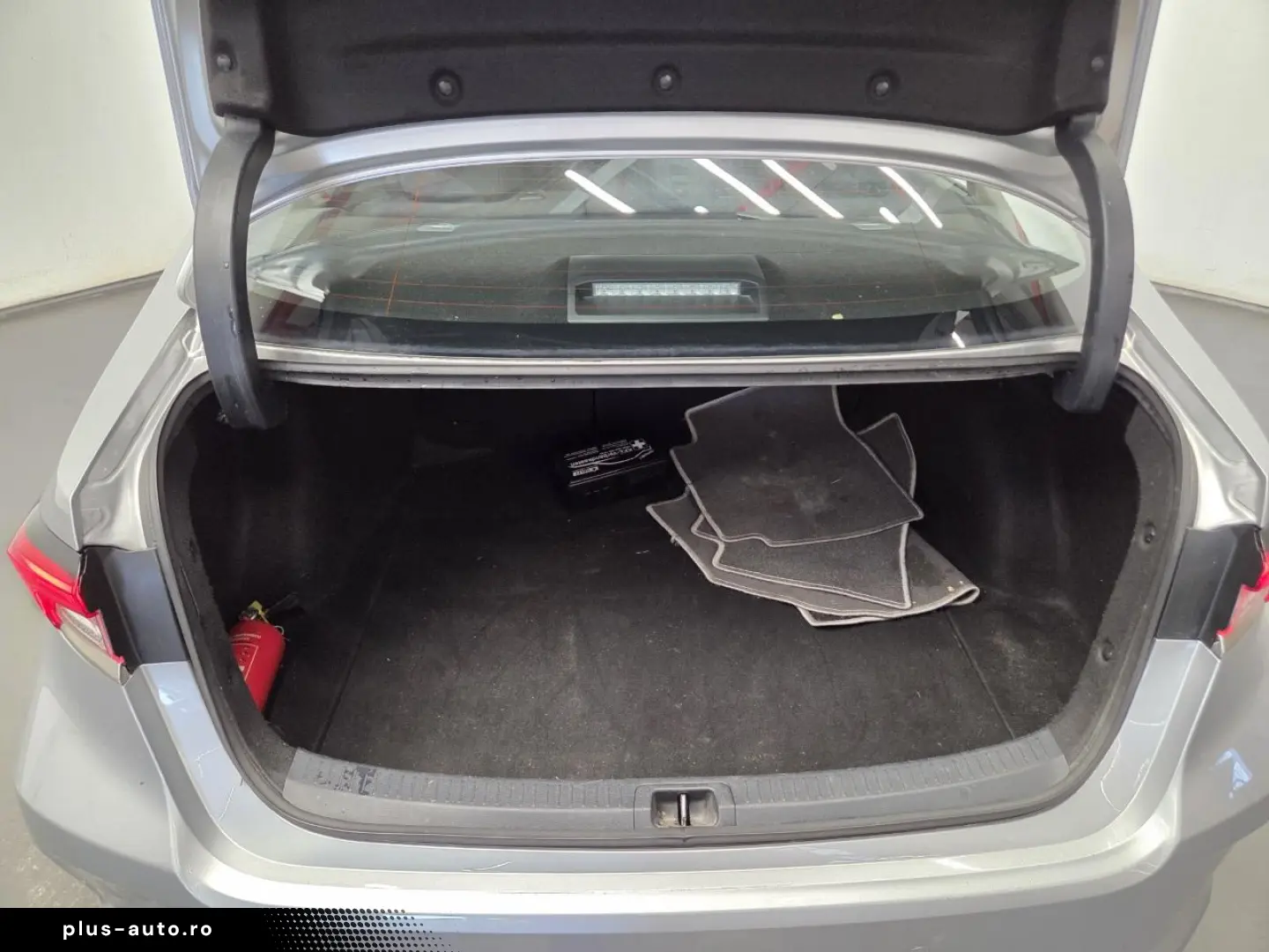 Toyota Corolla 1.8 Hybrid Business HSD E-CVT