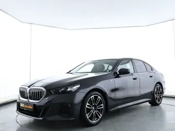 BMW 520d xDrive M Sport  HUD 360  ACC H&K