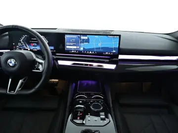 BMW 520d xDrive M Sport  HUD 360  ACC H&K