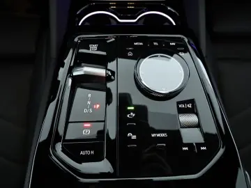 BMW 520d xDrive M Sport  HUD 360  ACC H&K