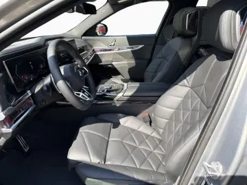 BMW 740d xDrive M SPORT  SkyLounge Webasto 360