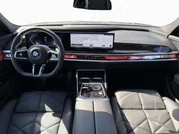 BMW 740d xDrive M SPORT  SkyLounge Webasto 360