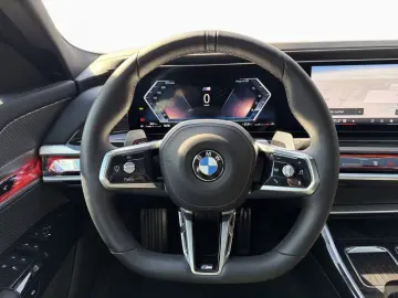 BMW 740d xDrive M SPORT  SkyLounge Webasto 360