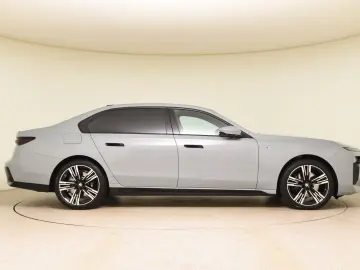BMW 740d xDrive M Sport Pro ACC LED Pano HUD B&W