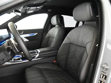 BMW 740d xDrive M Sport Pro ACC LED Pano HUD B&W