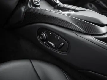 ASTON MARTIN V8 Vantage Coupé   Carbon Interior   Style Pack
