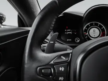 ASTON MARTIN V8 Vantage Coupé   Carbon Interior   Style Pack