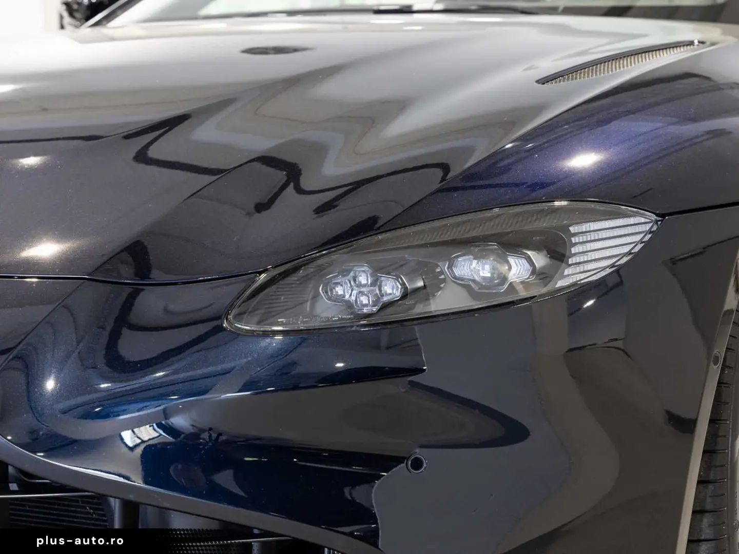 ASTON MARTIN Vantage V8 Roadster -Ultramarine Black-
