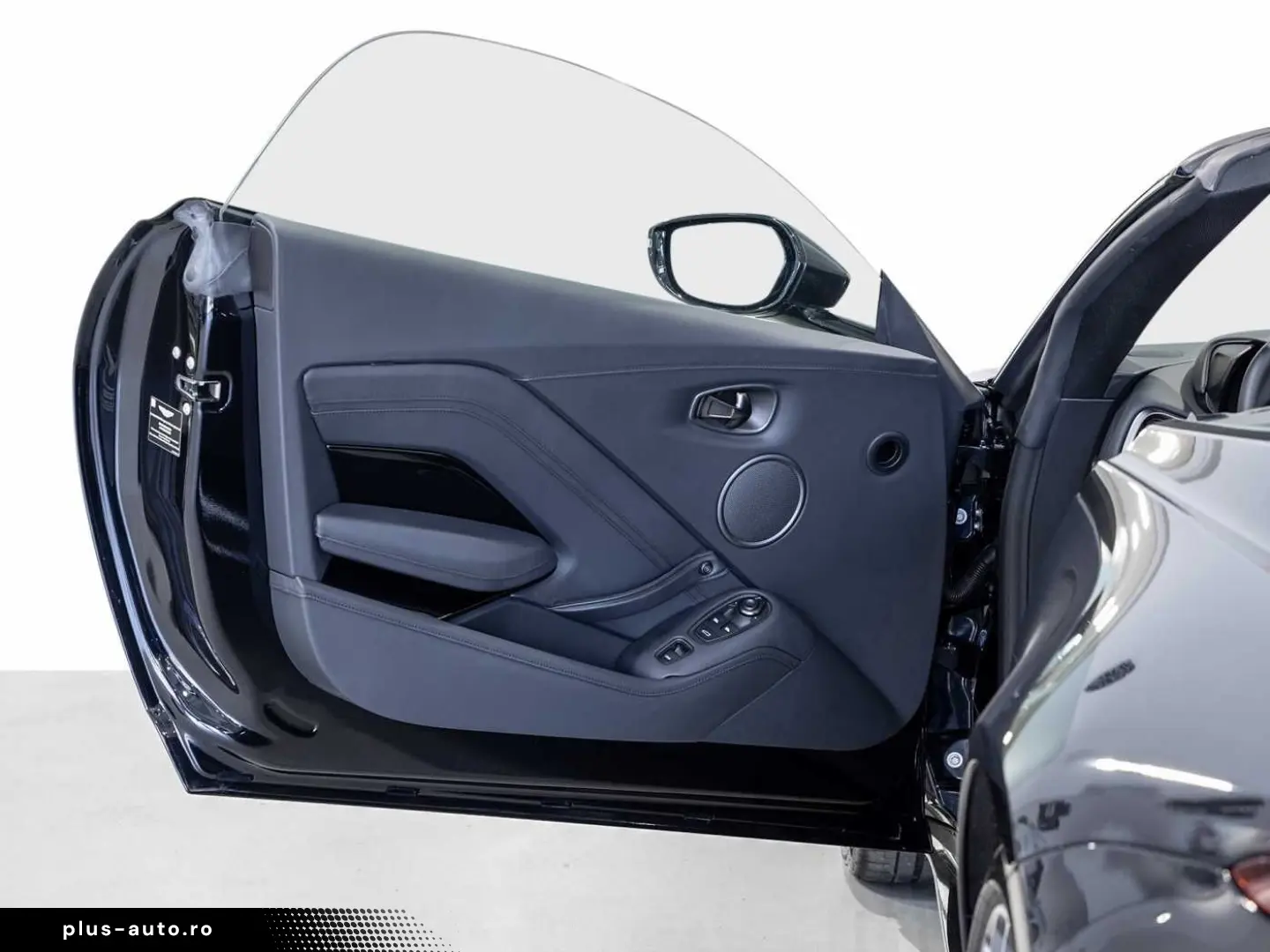 ASTON MARTIN Vantage V8 Roadster -Ultramarine Black-