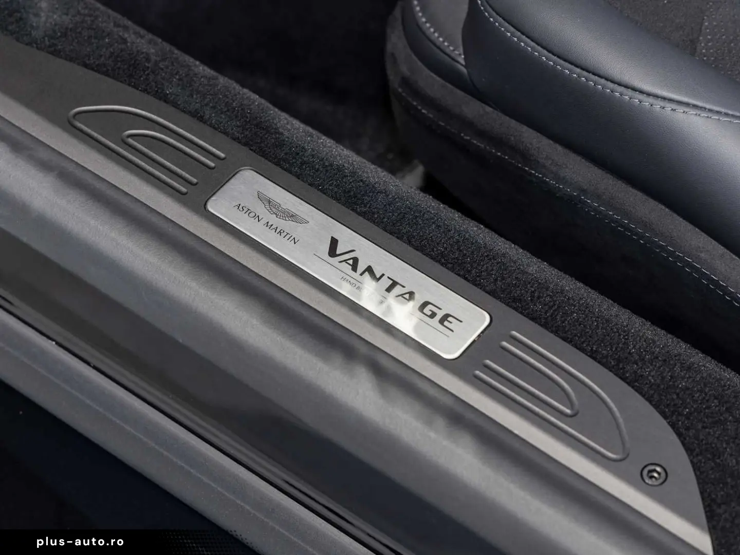 ASTON MARTIN Vantage V8 Roadster -Ultramarine Black-