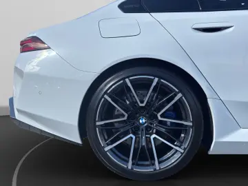 ULTIMATE - BMW M5 G90 xDrive   727 CP