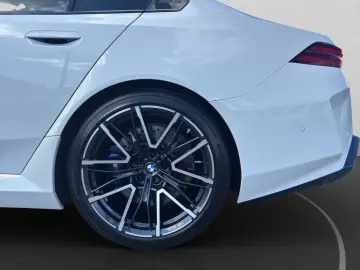 ULTIMATE - BMW M5 G90 xDrive   727 CP