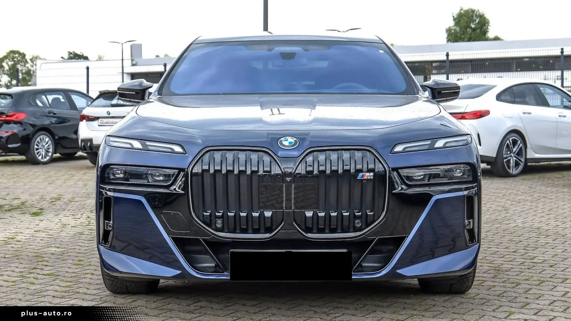 BMW M760e xDrive   Executive Lounge