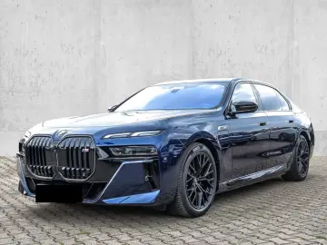 BMW M760e xDrive   Executive Lounge