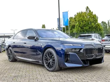 BMW M760e xDrive   Executive Lounge