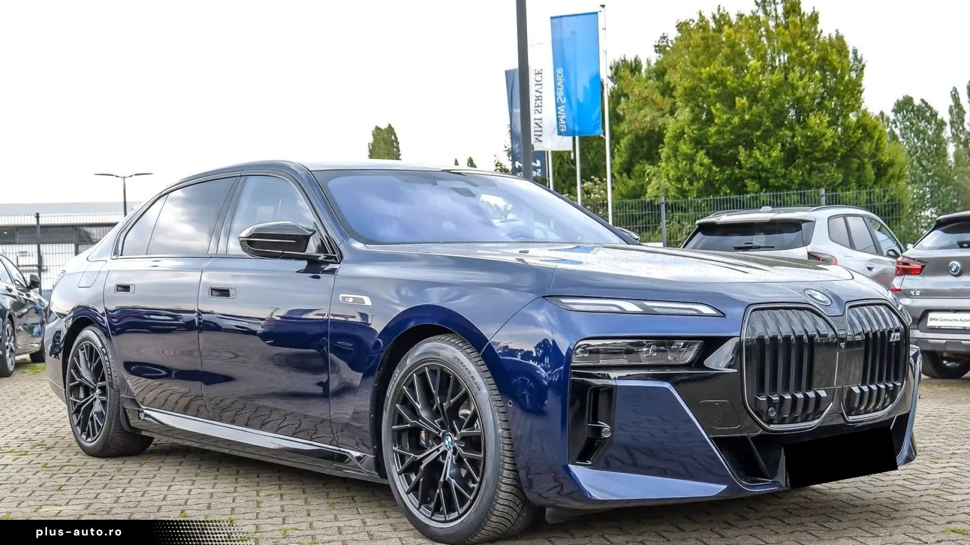 BMW M760e xDrive   Executive Lounge