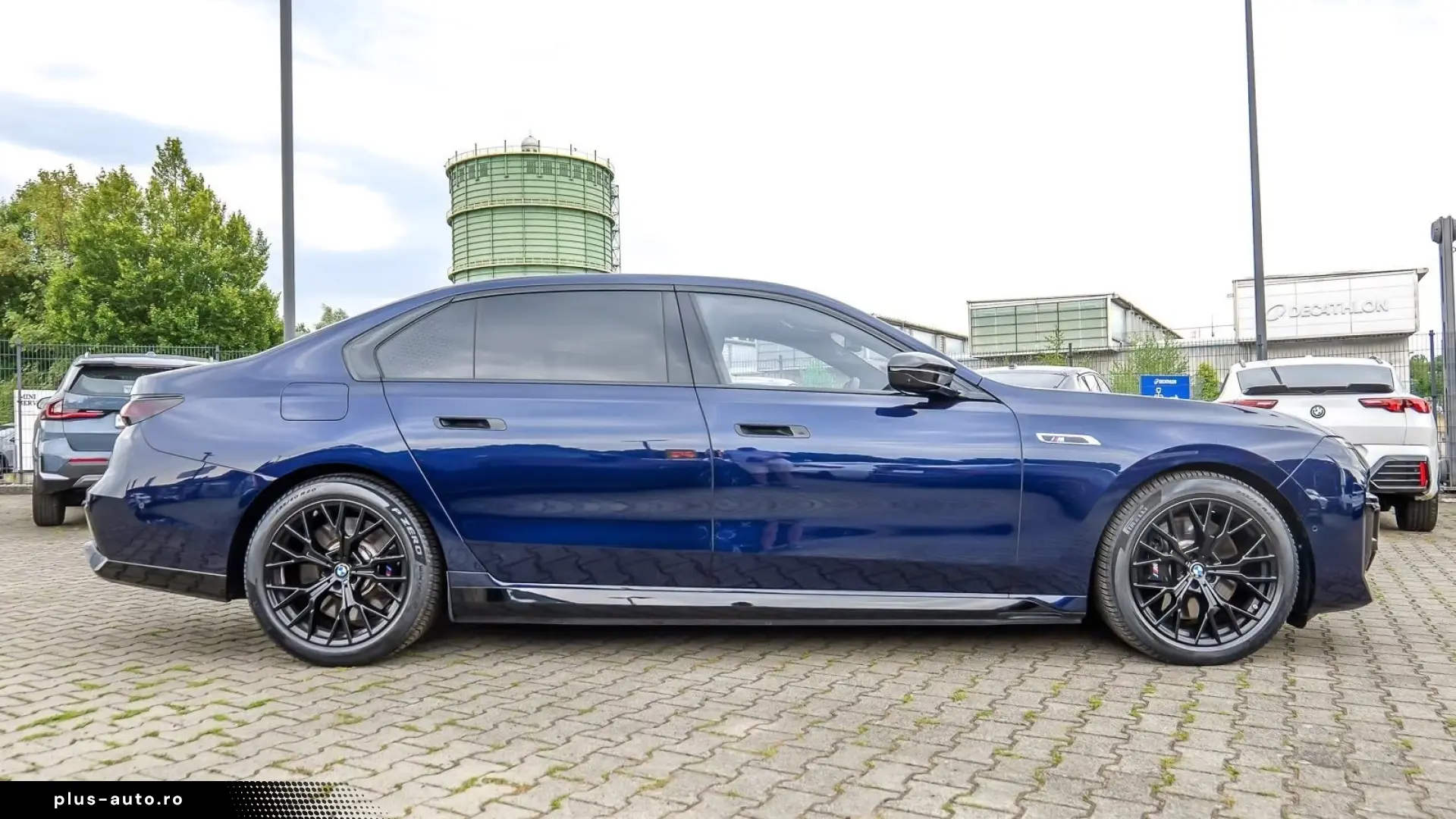 BMW M760e xDrive   Executive Lounge