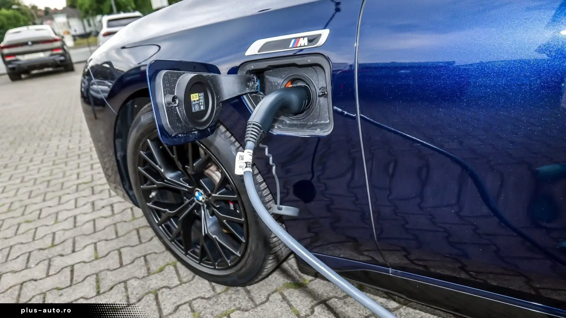 BMW M760e xDrive   Executive Lounge