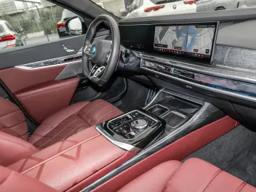 BMW M760e xDrive   Executive Lounge