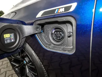 BMW M760e xDrive   Executive Lounge