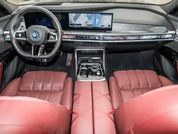 BMW M760e xDrive   Executive Lounge