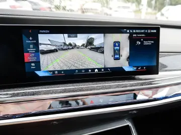 BMW M760e xDrive   Executive Lounge