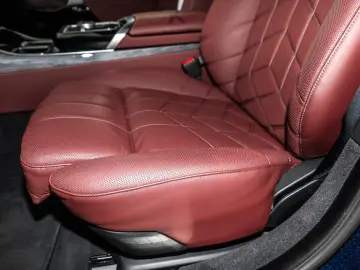 BMW M760e xDrive   Executive Lounge