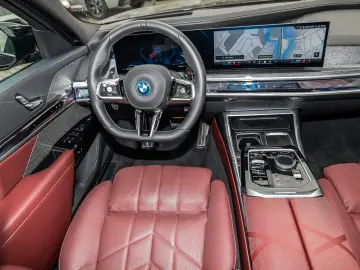 BMW M760e xDrive   Executive Lounge