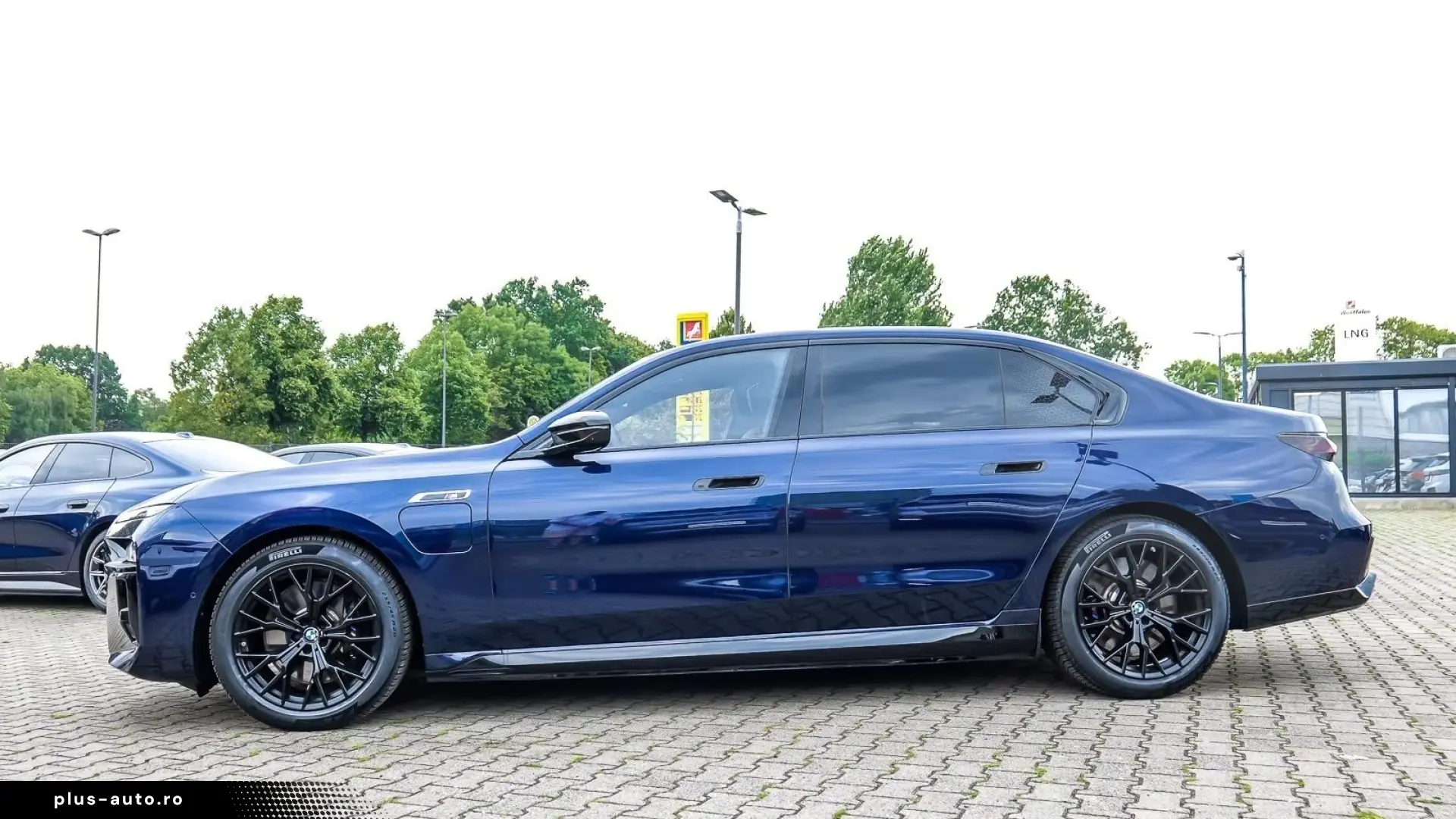 BMW M760e xDrive   Executive Lounge