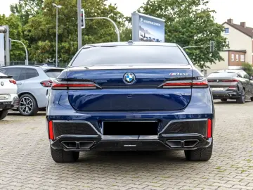 BMW M760e xDrive   Executive Lounge