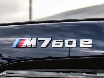 BMW M760e xDrive   Executive Lounge
