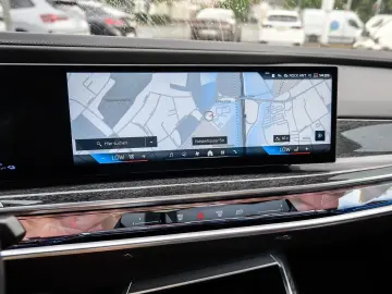BMW M760e xDrive   Executive Lounge