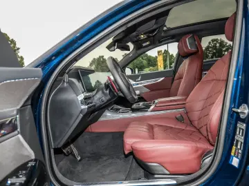 BMW M760e xDrive   Executive Lounge