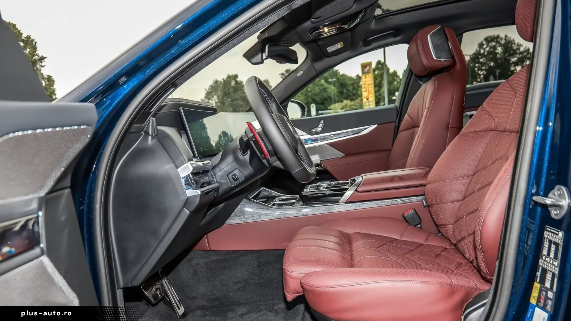 BMW M760e xDrive   Executive Lounge