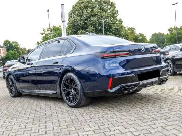 BMW M760e xDrive   Executive Lounge