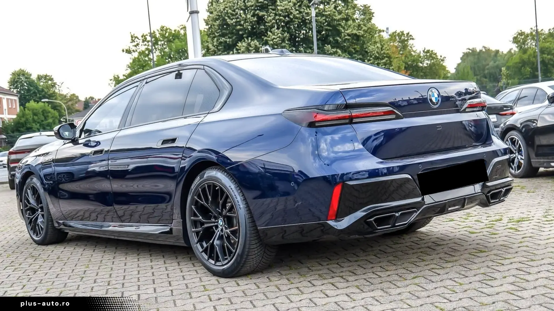 BMW M760e xDrive   Executive Lounge