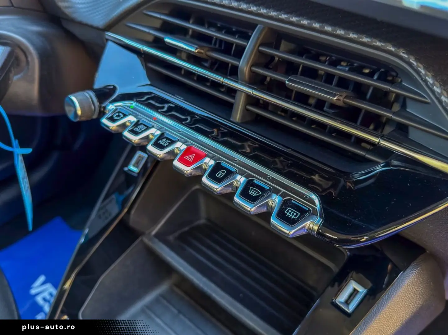 Peugeot 208 Navi CarPlay senzori Clima