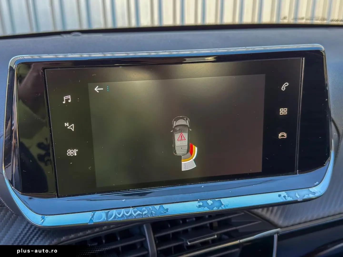 Peugeot 208 Navi CarPlay senzori Clima
